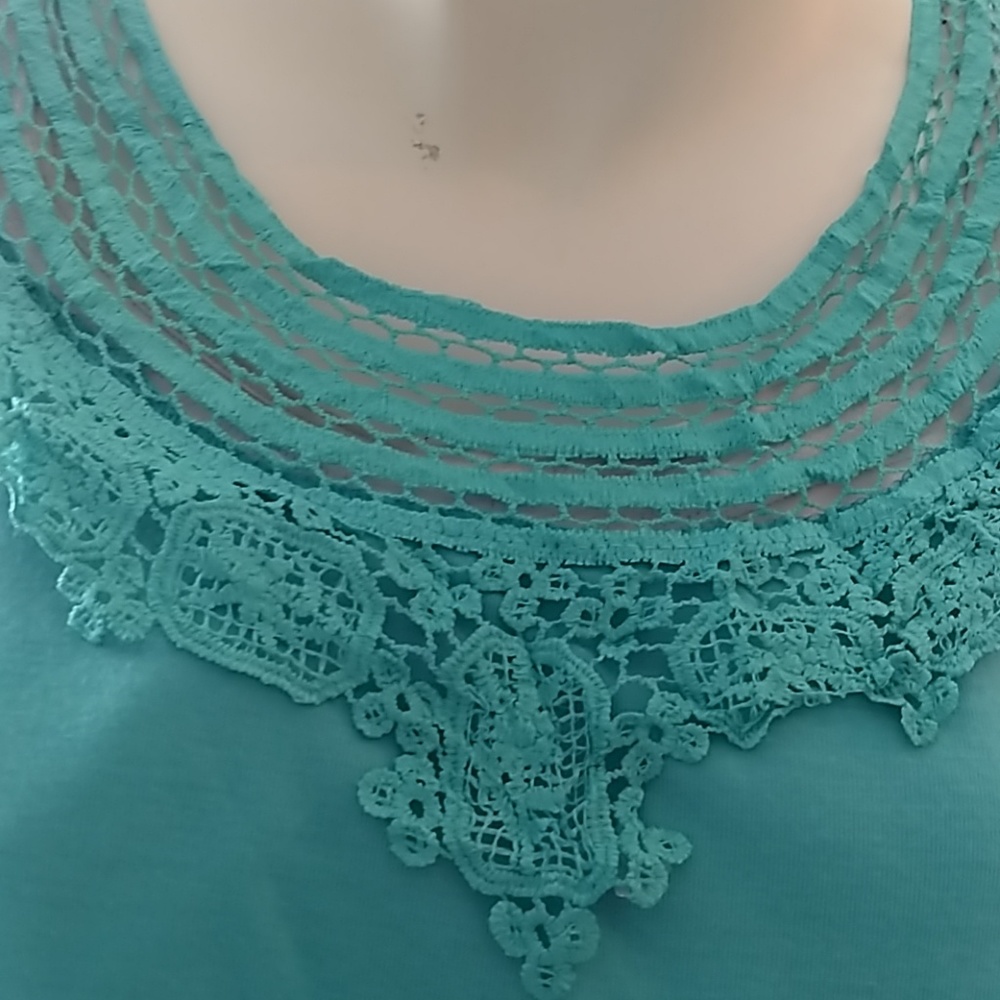 Embroidered Sleeveless Top - Picture 4 of 4